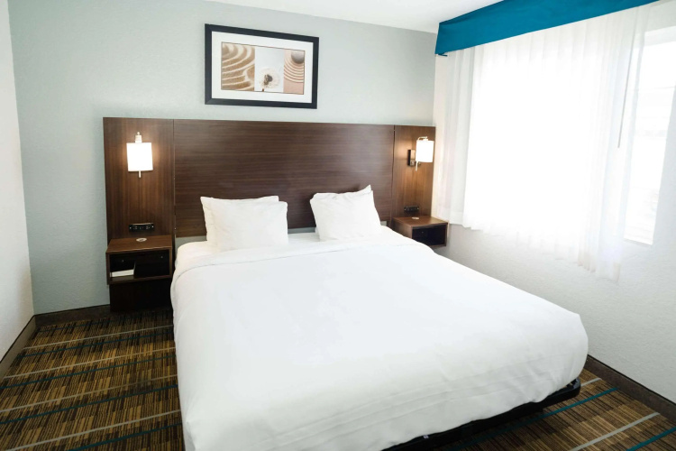 Mainstay Suites Knoxville Airport