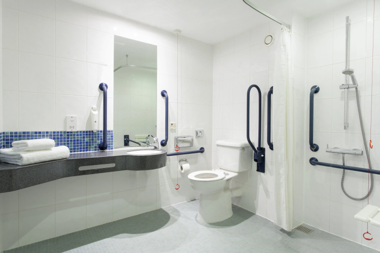 Holiday Inn Express Cheltenham Town Centre photo 9