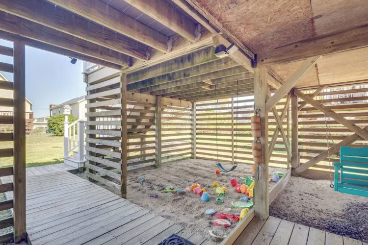 Coastal Home w/ Deck & Outdoor Shower