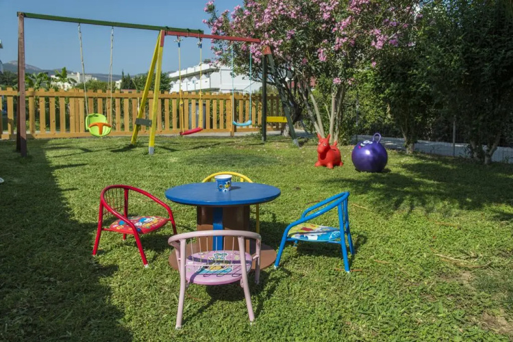 Yannis Yard Studios and Apartments