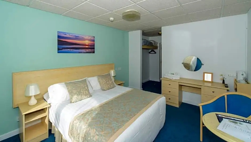Sandown Park Lodge