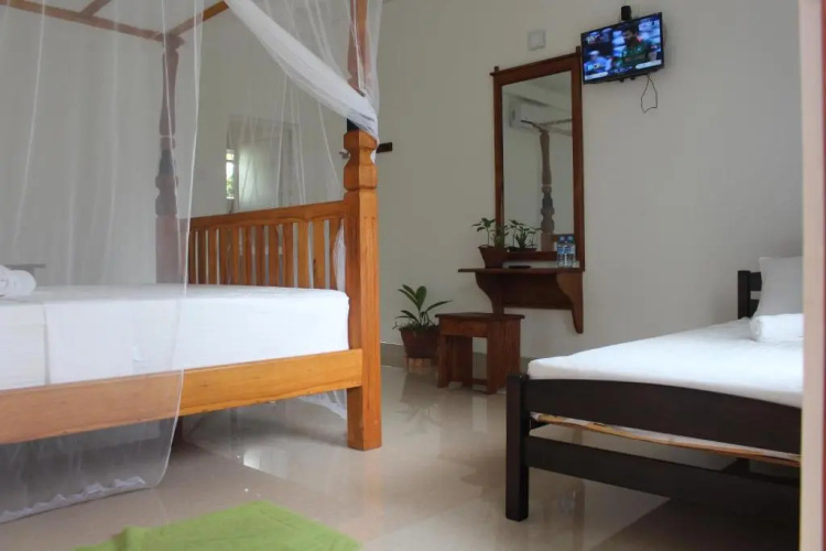 Airport Green Hotel