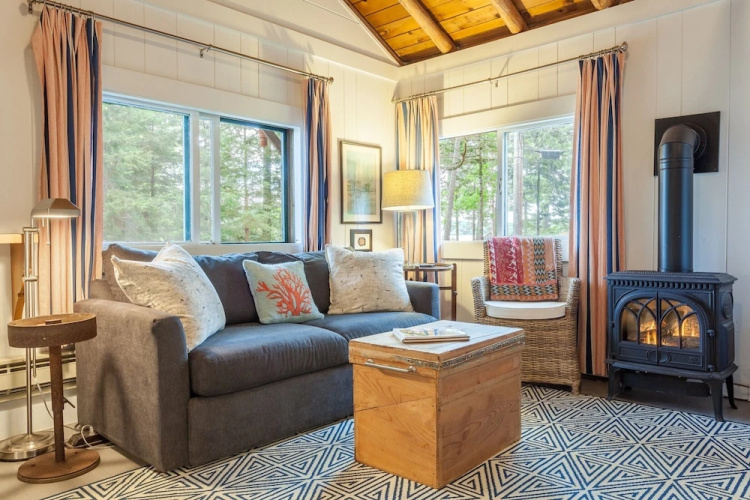 Chic Boothbay Harbor Studio Cabin by RedAwning