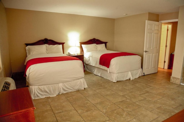 Deluxe Suite with lake view