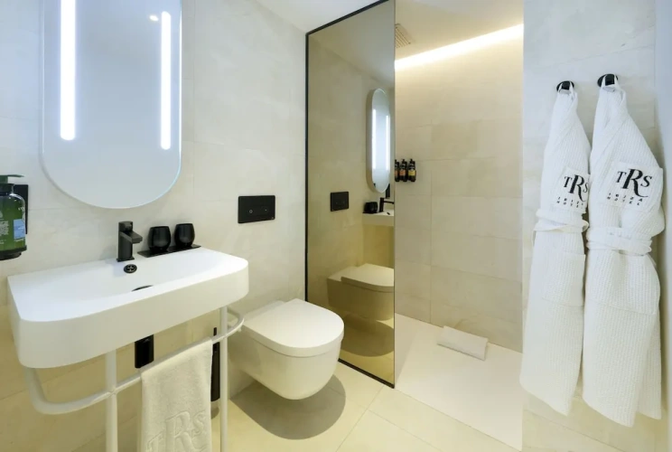 Deluxe Double Club room with balcony