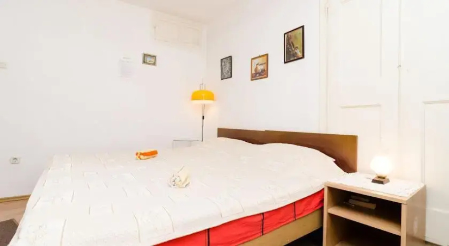 Room Divna Old Town