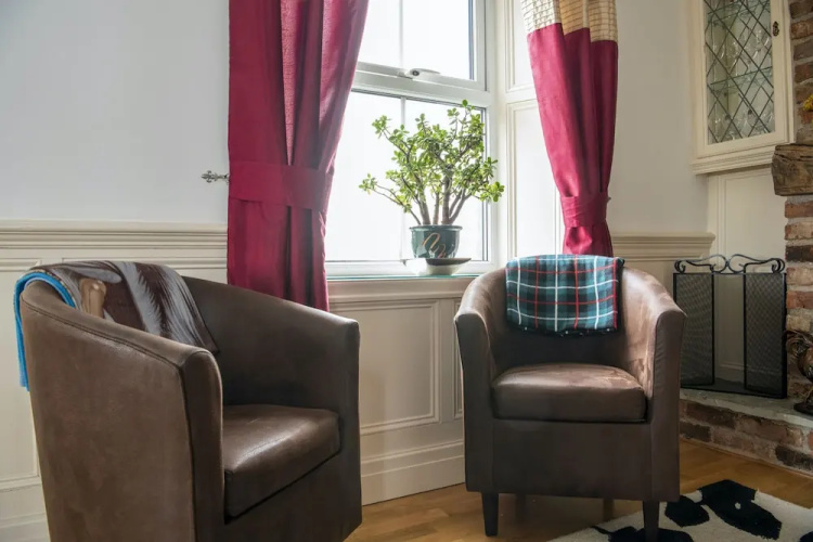 Cottage - Sleeps 5 - Hot Tub - Garden - Parking