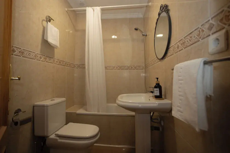 Naim Guest House Nerja