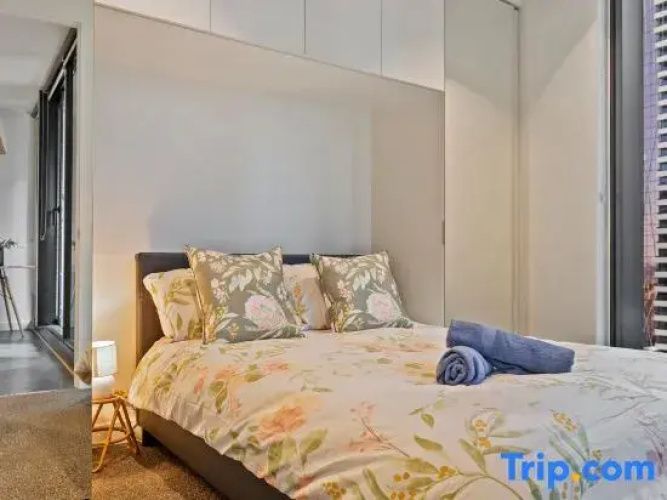 EQ Tower Ultra-Modern 2BR- CBD Base Mel Central