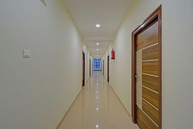 Fabhotel Garapati Grand