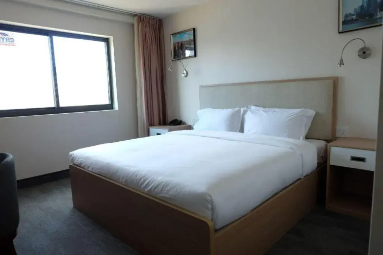 Lic Plaza Hotel
