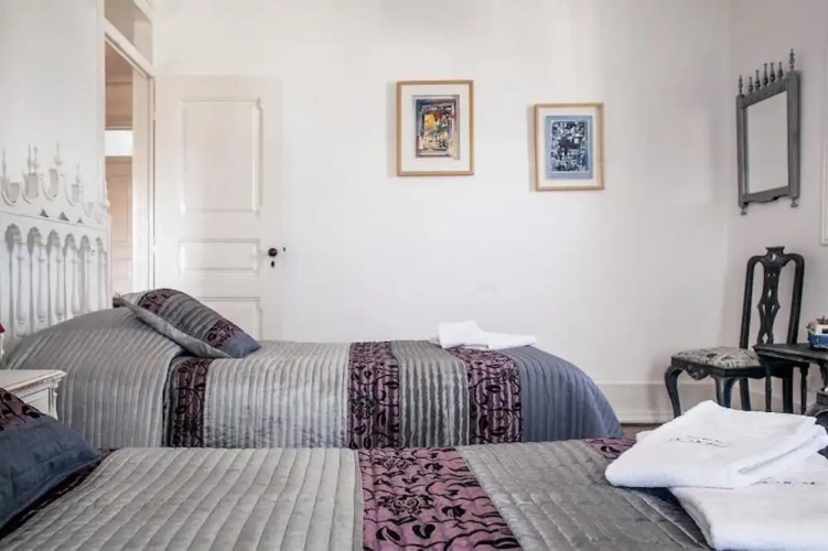 4 Bedrooms Apartment with city view