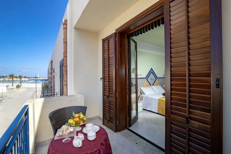 Standard Double room with balcony and with partial sea view