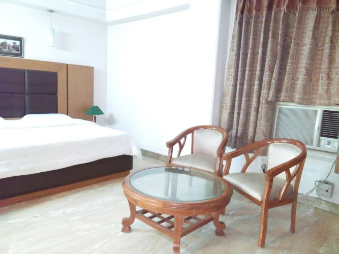 Hotel Queens Residency