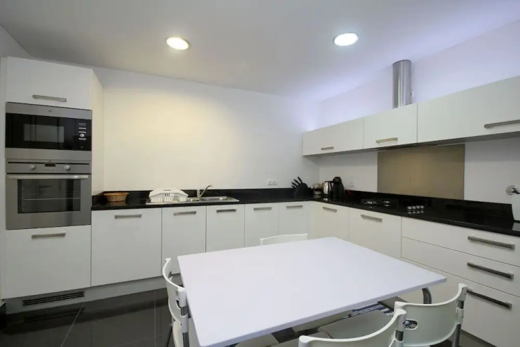 3 Bedrooms Apartment with ocean view