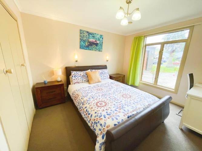 4 Bedrooms Cottage