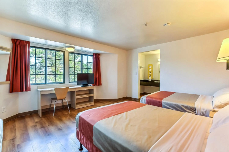 Motel 6 Pinole, CA