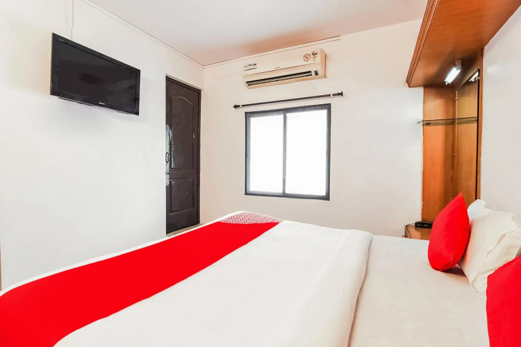 Flagship 74267 Hotel Maruthi Gandhi Park