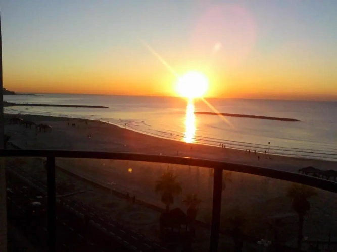 2 Bedrooms Apartment with balcony and with sea view