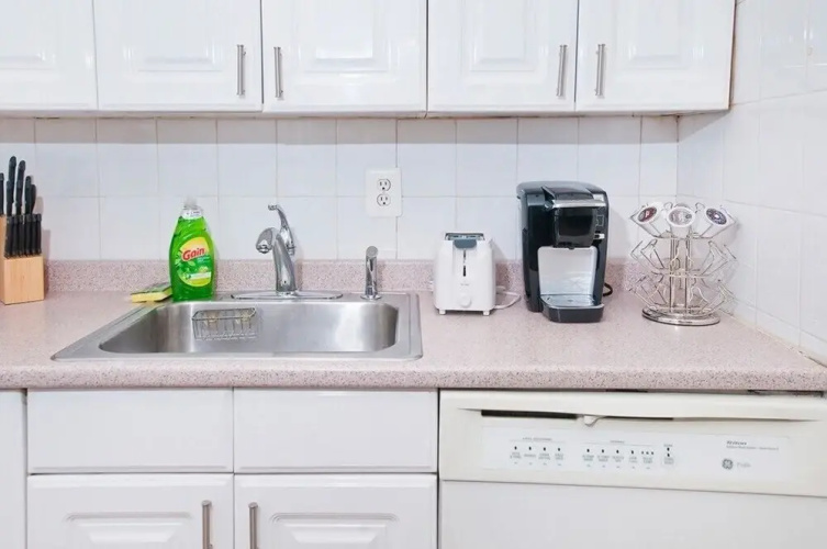 Cozy 2 BR on Upper East Side