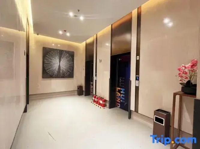 U⁺ Apartment