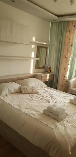 2-bed - Sleeps 4 - w Parking