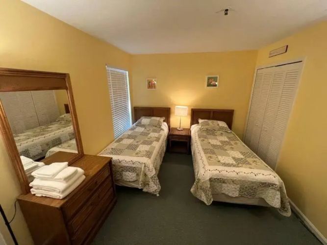 Lovely 2-bedroom condo with pool