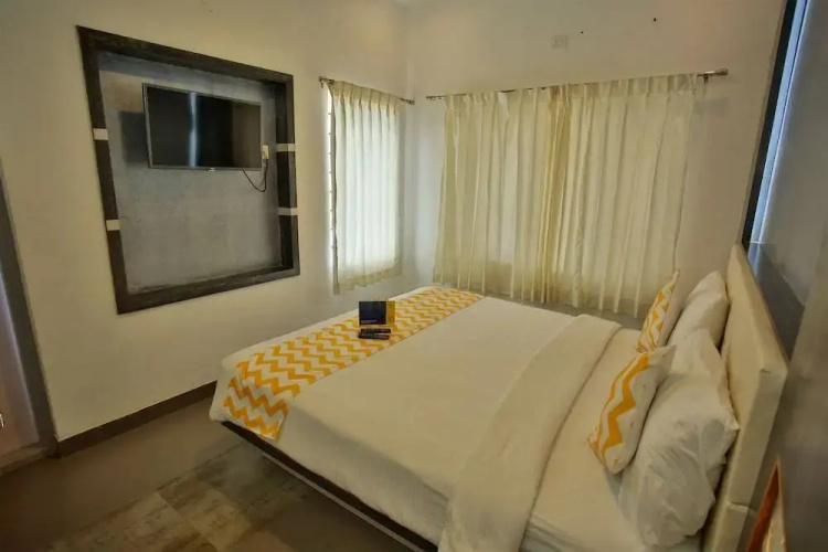FabHotel SRJs Thaneesh Southwick