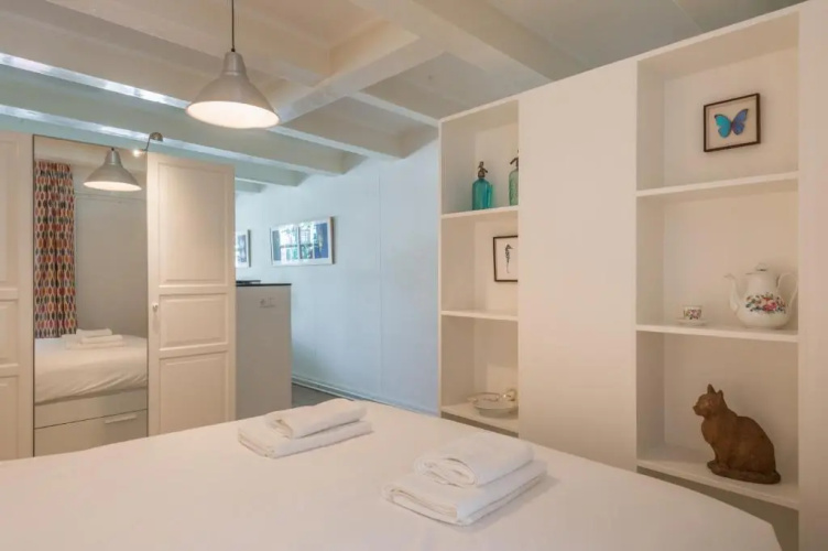 Canal View Amsterdam apartment