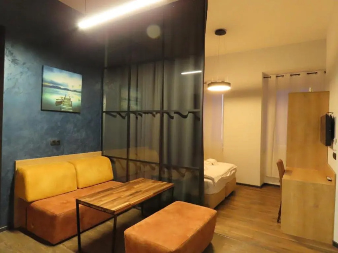 2BR loft apartment near Liberty square
