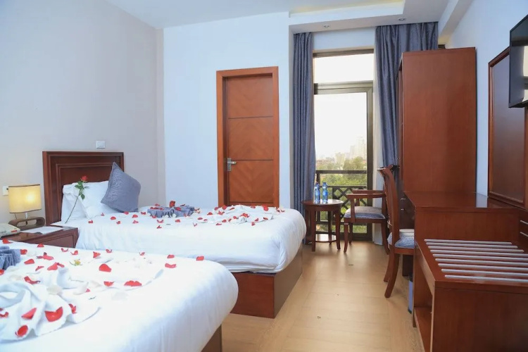 Sunland Hotel