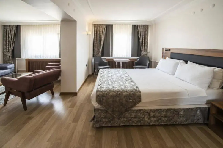 Atiskan Hotel