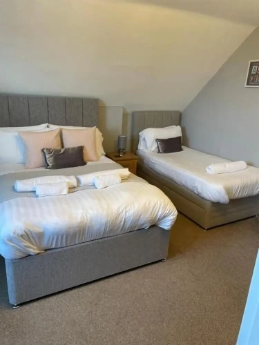 Superior Triple room with partial sea view
