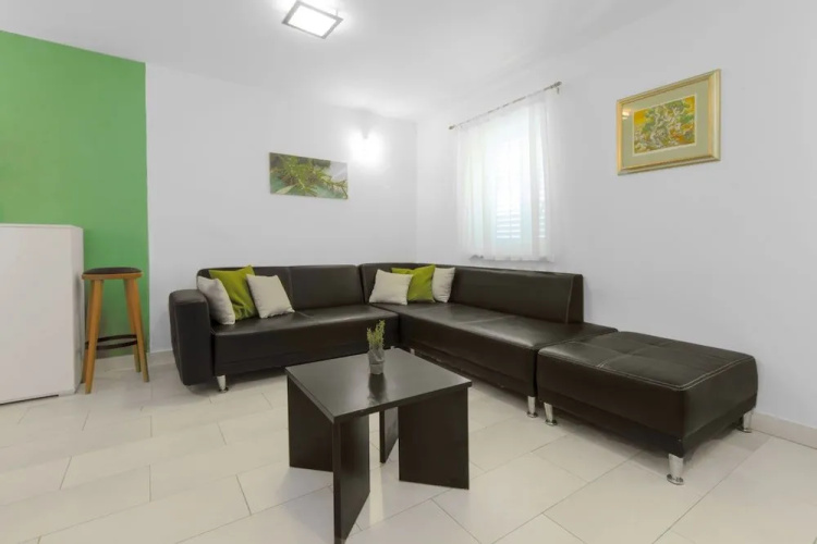 Apartments Gnjidic