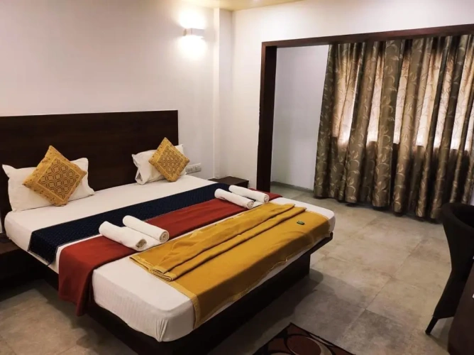 Deluxe Double room with city view