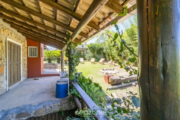 Comfortable Duplex in Praia do Rosa - SC Rfe000