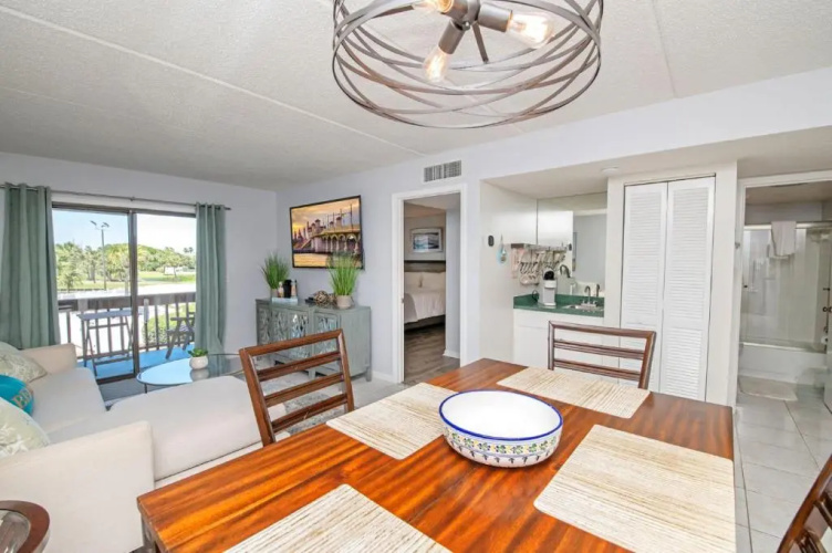 4205 Courtyard Villa 2nd Fl N