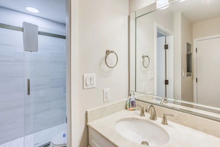 3 Bedrooms Apartment