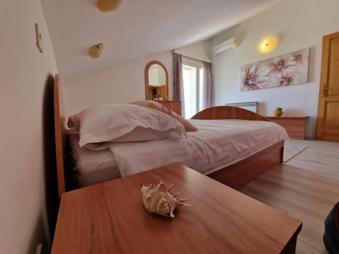 4 Bedrooms Cottage