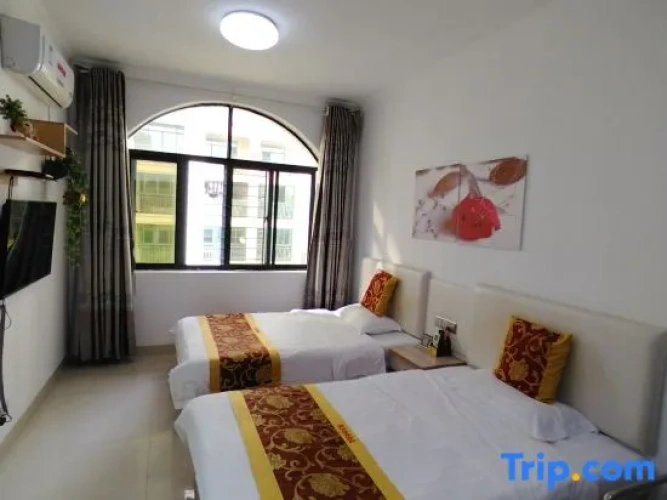 Suite with street view