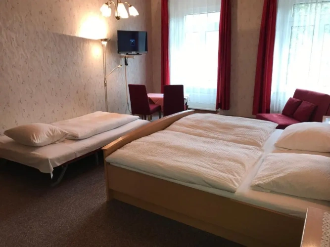 Standard Triple room