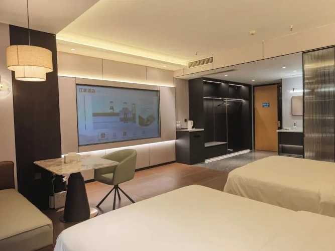 Standard Quadruple Family room