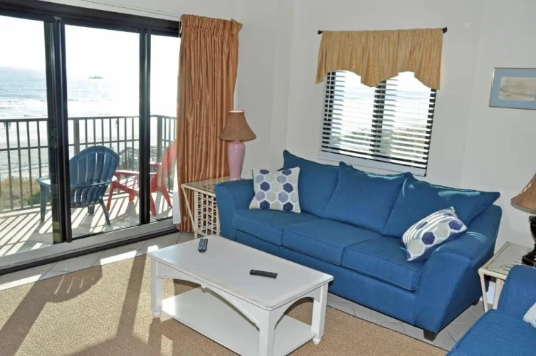 3 Bedrooms Apartment