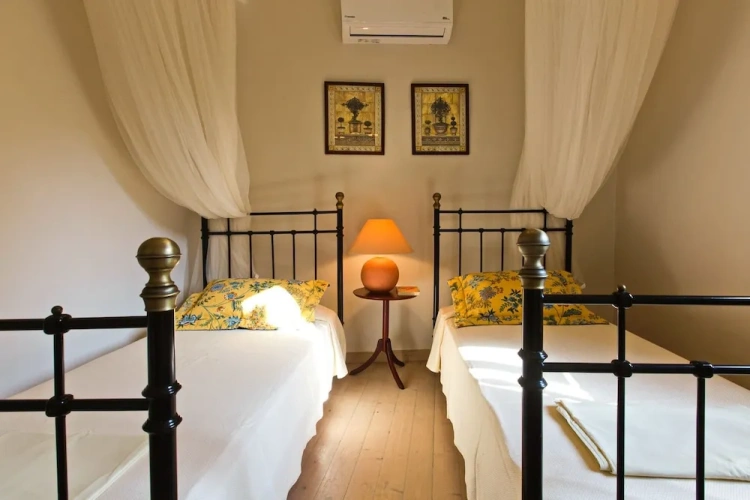 2 Bedrooms Cottage