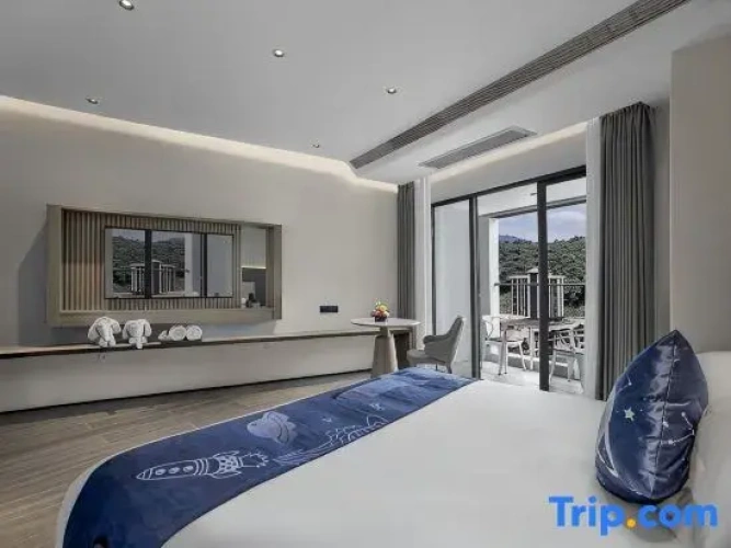 Grand Double room with lake view