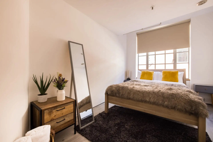 Central Soho Warehouse Loft with Concierge