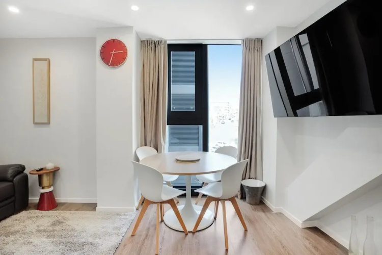 Augustus Harmony Apartment with Parking