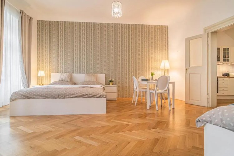 Spacious Apt at Mala Strana, Charles Bridge 3min