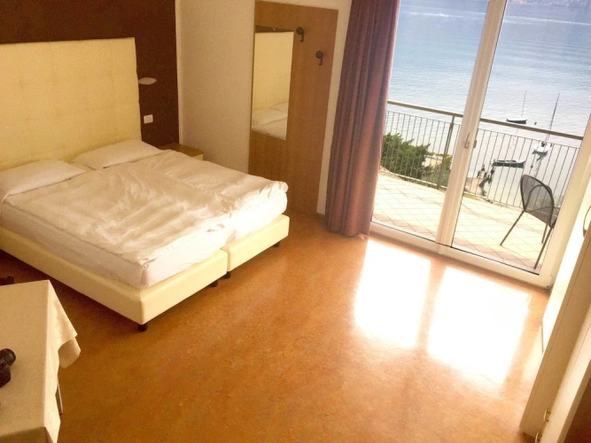Superior Double room with balcony and with lake view