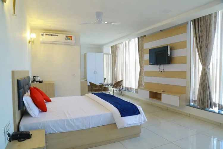 The Balcony Suites